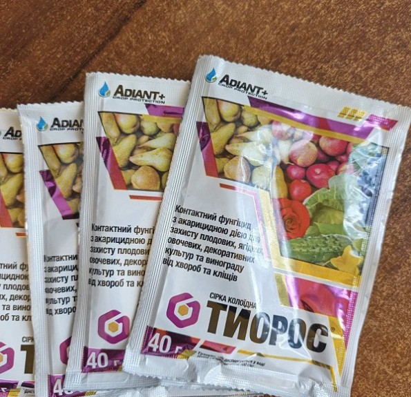 Тиорос — це контактний фунгіцид із додатковою акарицидною дією.